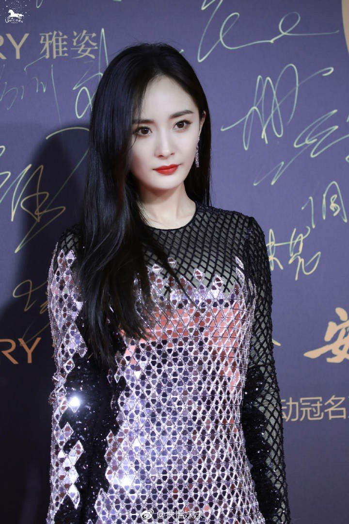 Dương Mịch sẽ về Hong Kong đón Tết cùng Tiểu Gạo Nếp để bù đắp tình cảm cho con gái?