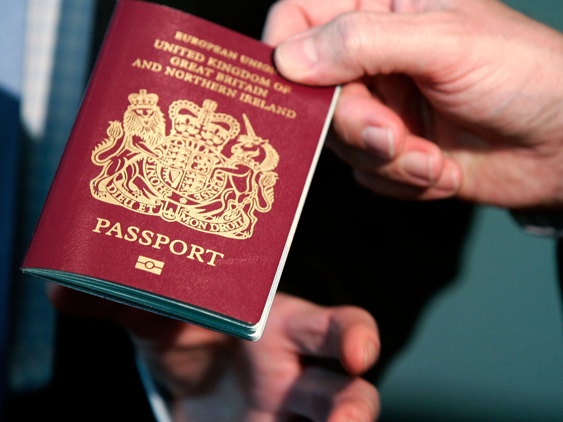 Góc khuất đằng sau những cuốn hộ chiếu đầy quyền lực: Mọi thứ đều được giải quyết bằng tiền