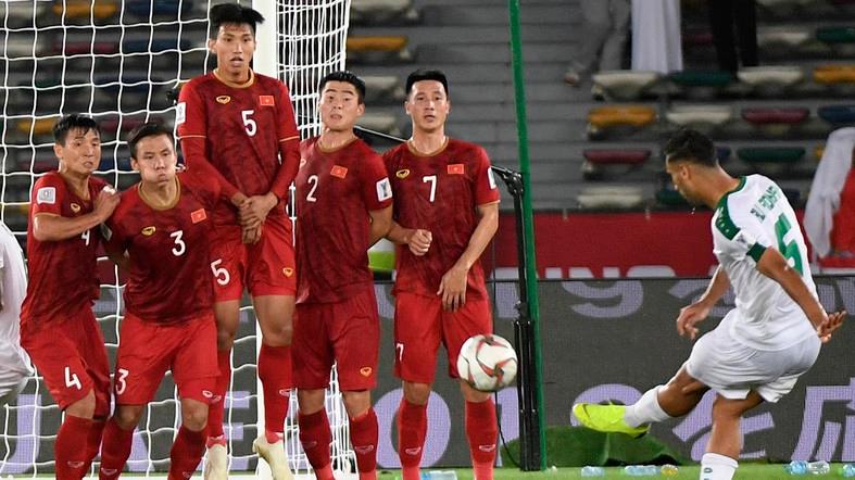 Chứng kiến 5 siêu phẩm đá phạt này của Ali Adnan, còn ai dám trách Đặng Văn Lâm?