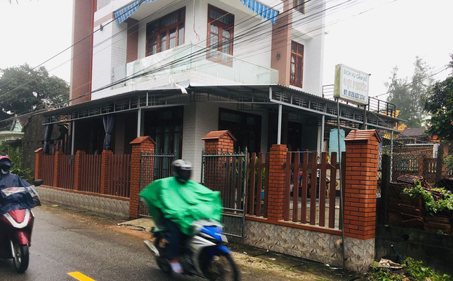 Bé gái 10 tuổi trong tiệm cầm đồ bị cướp đâm đã tử vong