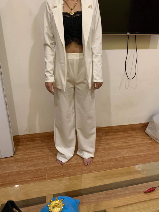 Bấm bụng sắm bộ vest trắng sang chảnh để lột xác nhân dịp năm hết Tết đến, vợ trẻ bỗng chốc hóa thảm họa chỉ vì...