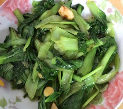 Bữa cơm đầu tiên khi sống chung khiến chồng câm nín, mẹ chồng giận tím mặt, chị em phân tích lý do là...