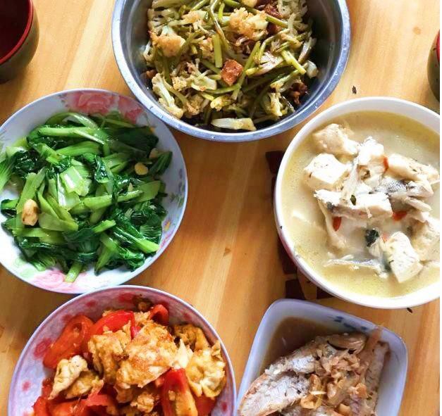 Bữa cơm đầu tiên khi sống chung khiến chồng câm nín, mẹ chồng giận tím mặt, chị em phân tích lý do là...