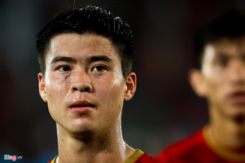 Quế Ngọc Hải gục xuống sau thất bại phút 90 ở Asian Cup