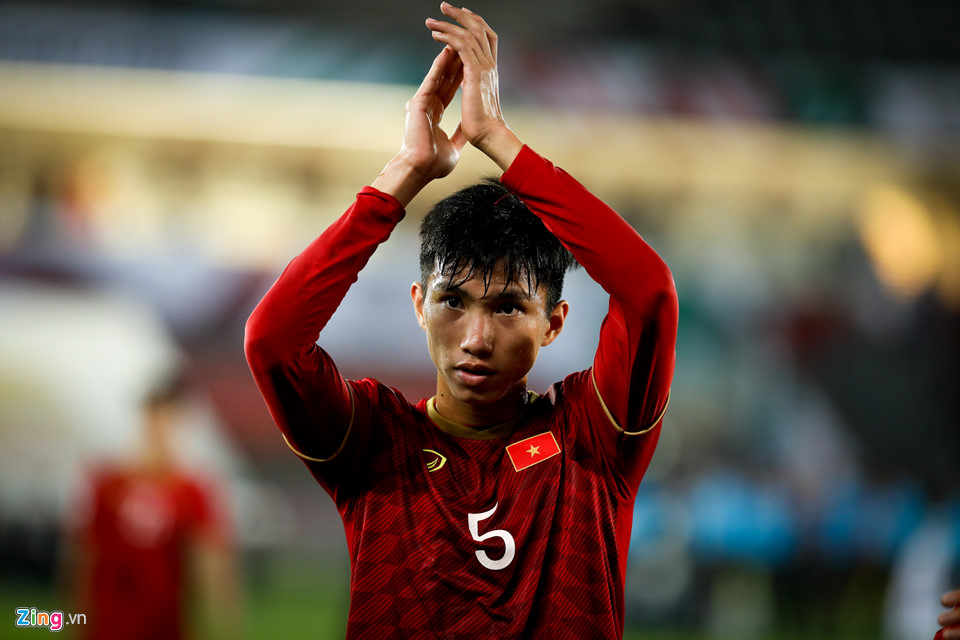 Quế Ngọc Hải gục xuống sau thất bại phút 90 ở Asian Cup