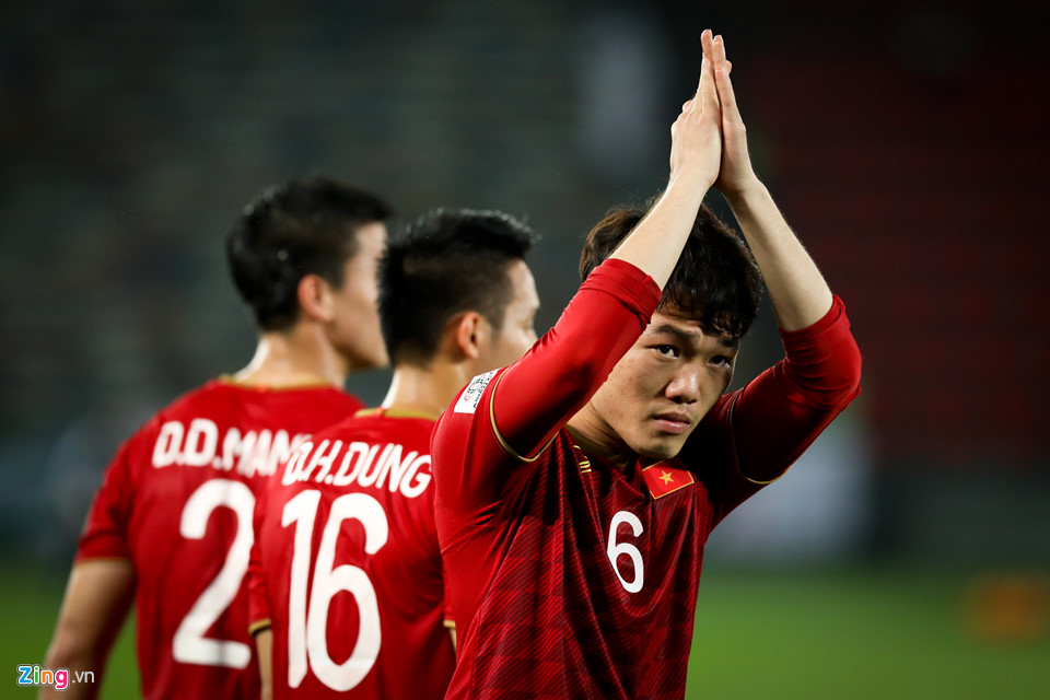 Quế Ngọc Hải gục xuống sau thất bại phút 90 ở Asian Cup