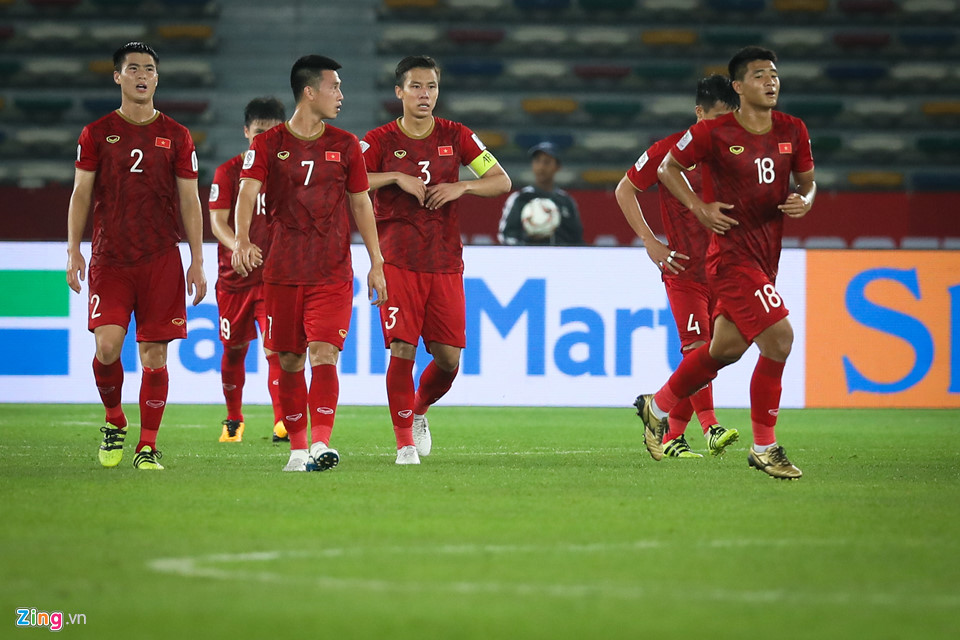 Quế Ngọc Hải gục xuống sau thất bại phút 90 ở Asian Cup
