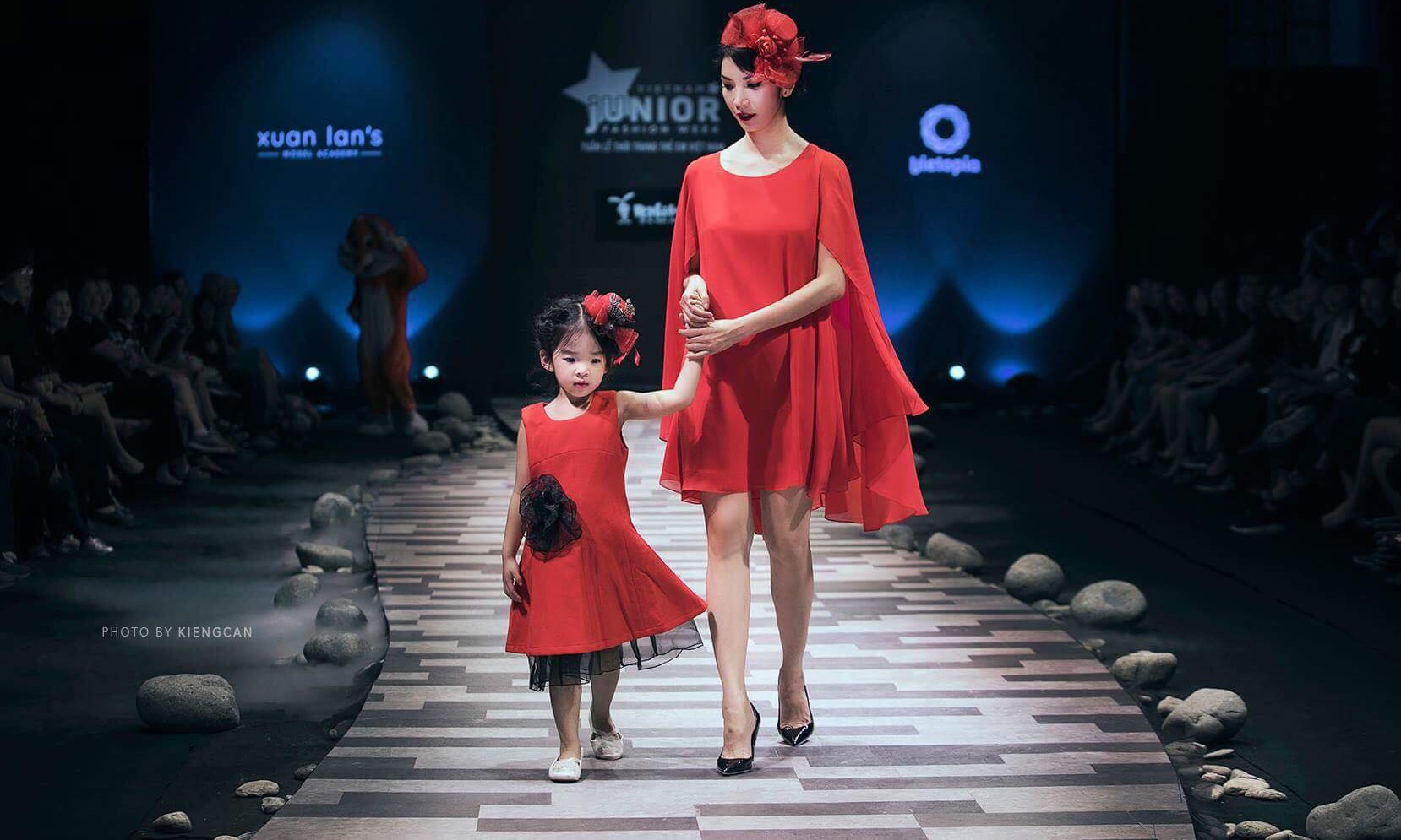 Xuân Lan tiết lộ mình đồng cảnh ngộ với Minh Triệu khi được mời diễn show của NTK Lý Quí Khánh: Sao tôi bị xuống dữ vậy?