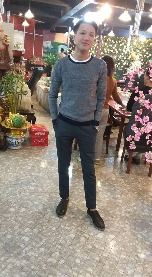 Thanh niên mua sim vớ được luôn cả người yêu, bạn gái cầu hôn cứ ngỡ là trêu chọc