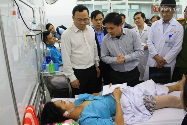 Cánh tay đứt lìa của nữ sinh trong vụ tai nạn xe khách trên đèo Hải Vân đã được nối lại thành công