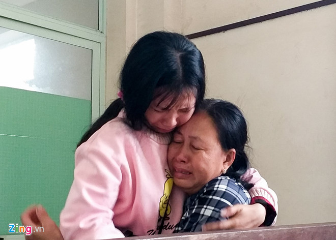 Tiếng khóc xé lòng tiễn sinh viên tử nạn ở đèo Hải Vân về quê