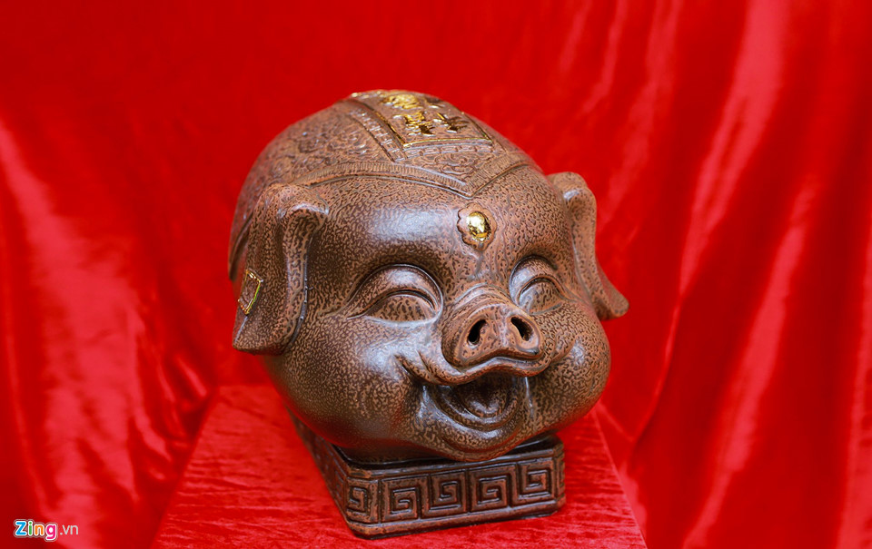 Lợn đất dát vàng giá hàng chục triệu cho nhà giàu chơi Tết