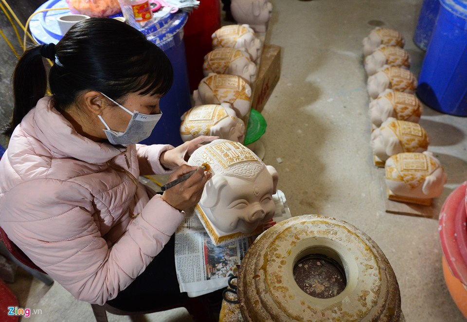 Lợn đất dát vàng giá hàng chục triệu cho nhà giàu chơi Tết