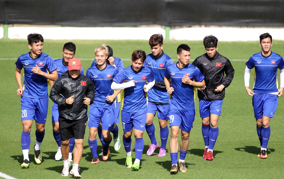 Cầu thủ Việt Nam tìm lại nụ cười sau trận thua Iraq