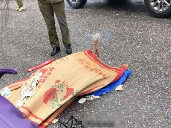 Vĩnh Phúc: Xe ô tô đâm cháu bé tử vong rồi bỏ trốn