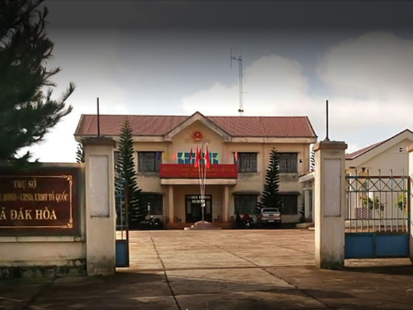 Xin xe gỗ lậu không được, xã đội phó dùng dao đuổi chém công an