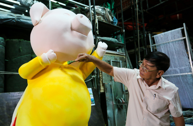 Mô hình đàn heo sắp ra đường hoa Nguyễn Huệ