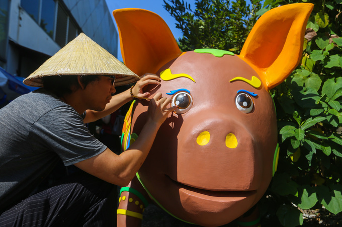 Mô hình đàn heo sắp ra đường hoa Nguyễn Huệ