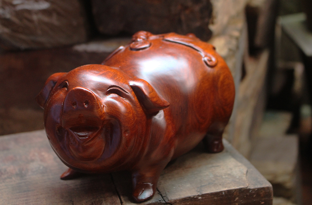 Heo gỗ, ỉn mạ vàng cháy hàng trước Tết Kỷ Hợi