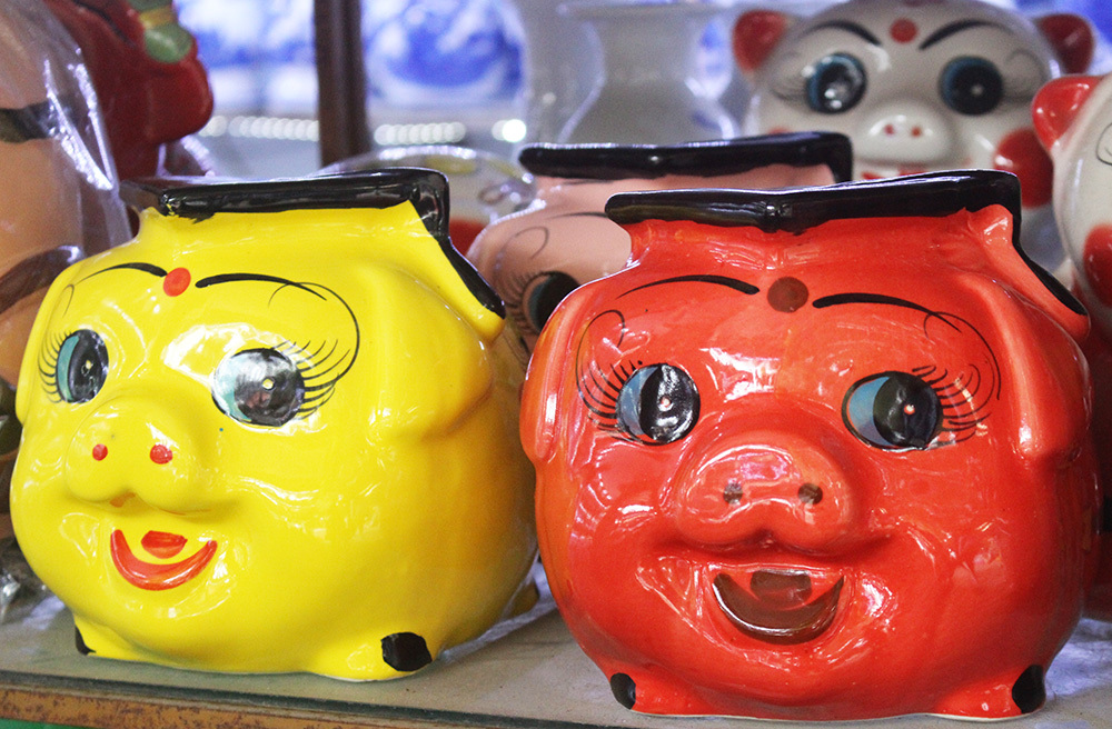 Heo gỗ, ỉn mạ vàng cháy hàng trước Tết Kỷ Hợi