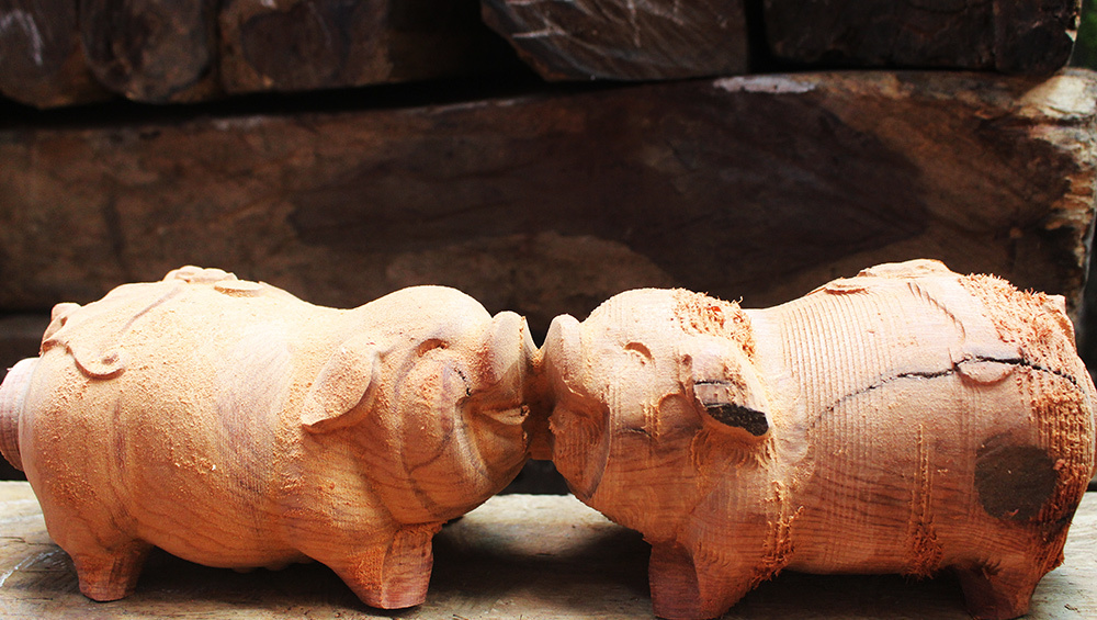 Heo gỗ, ỉn mạ vàng cháy hàng trước Tết Kỷ Hợi