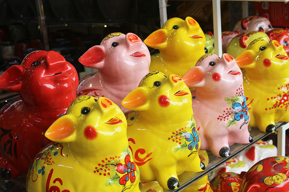 Heo gỗ, ỉn mạ vàng cháy hàng trước Tết Kỷ Hợi