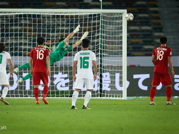 Cựu thủ môn Dương Hồng Sơn: Văn Lâm chọn vị trí không sai