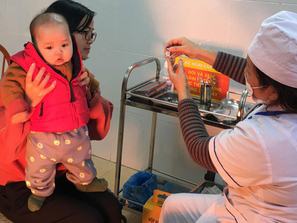 Bộ trưởng Y tế: Tiêm bất cứ vắcxin gì cũng có phản ứng, nhưng phải tiêm