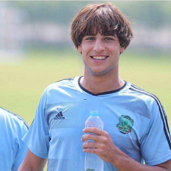 Tiền đạo 18 tuổi Iraq đẹp trai như tài tử vừa chọc thủng lưới Việt Nam