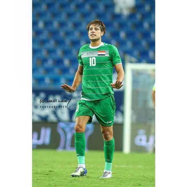 Tiền đạo 18 tuổi Iraq đẹp trai như tài tử vừa chọc thủng lưới Việt Nam
