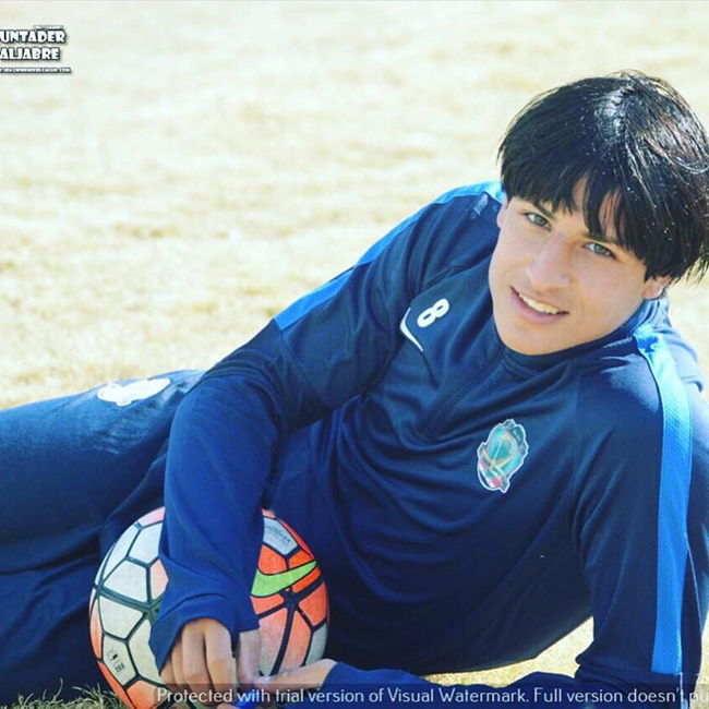 Tiền đạo 18 tuổi Iraq đẹp trai như tài tử vừa chọc thủng lưới Việt Nam