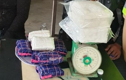 Dùng ôtô vận chuyển hơn 17.000 viên ma túy và 2 kg ma túy đá