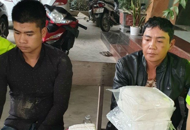 Dùng ôtô vận chuyển hơn 17.000 viên ma túy và 2 kg ma túy đá