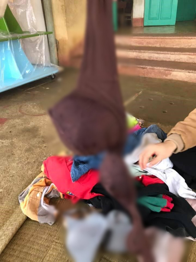 Kêu gọi quyên góp áo ấm cho trẻ em vùng cao, cô giáo trẻ nhận về cả đống đồ lót cũ rách khiến nhiều người không khỏi nhíu mày