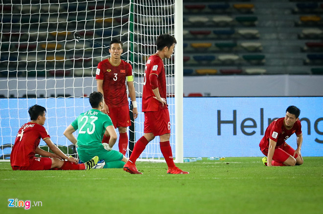 Đừng chê Văn Lâm, các pha phạm lỗi của cầu thủ Việt Nam mới đáng trách