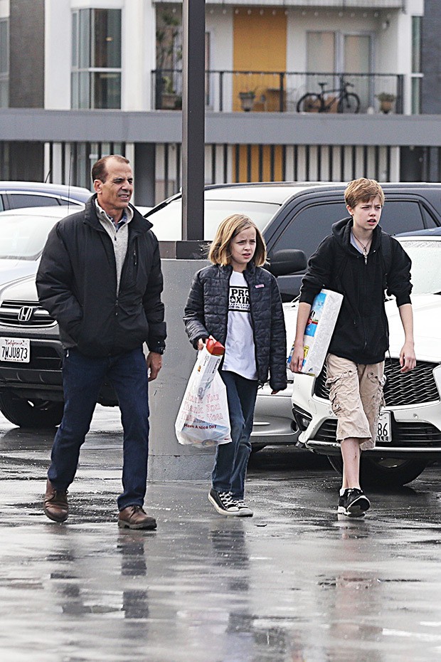 Chẳng buồn vì mất Angelina Jolie, Brad Pitt chỉ đau lòng khi nhìn thấy hình ảnh này của các con