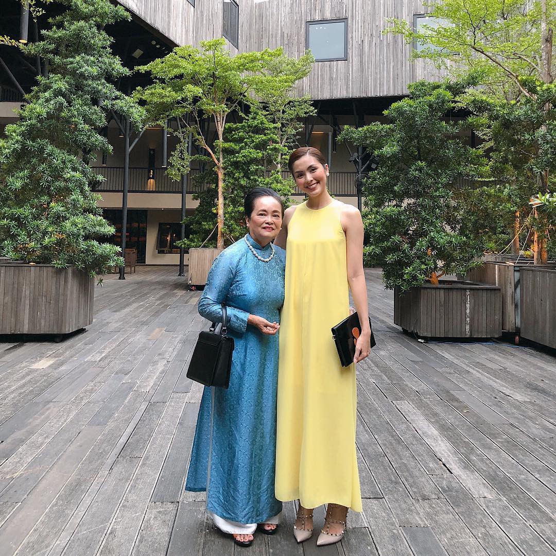 Hiếm hoi lắm mới thấy Tăng Thanh Hà đăng ảnh đời thường bên mẹ ruột