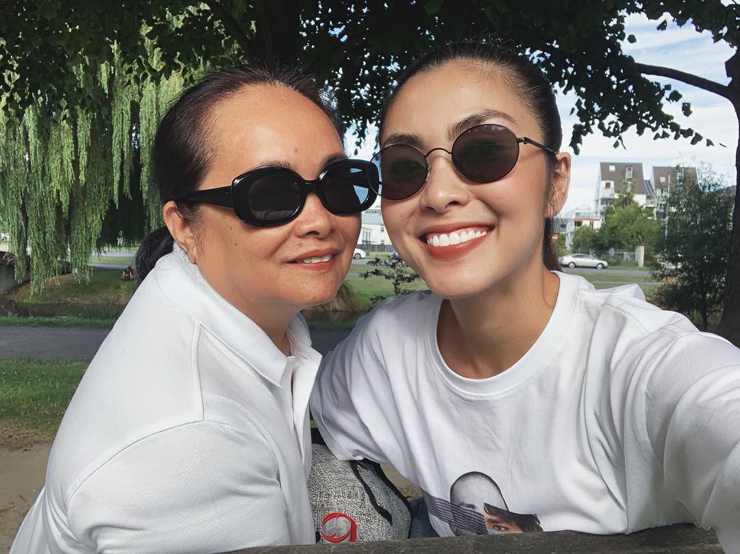 Hiếm hoi lắm mới thấy Tăng Thanh Hà đăng ảnh đời thường bên mẹ ruột