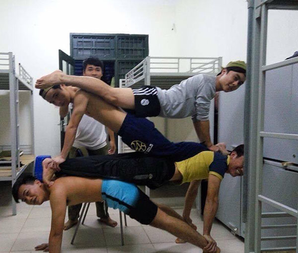 Gợi ý những trào lưu tạo dáng pose ảnh cực độc đáo dành cho hội bạn thân