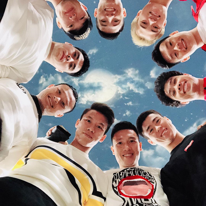 Gợi ý những trào lưu tạo dáng pose ảnh cực độc đáo dành cho hội bạn thân