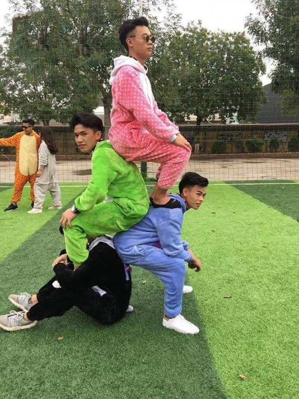 Gợi ý những trào lưu tạo dáng pose ảnh cực độc đáo dành cho hội bạn thân