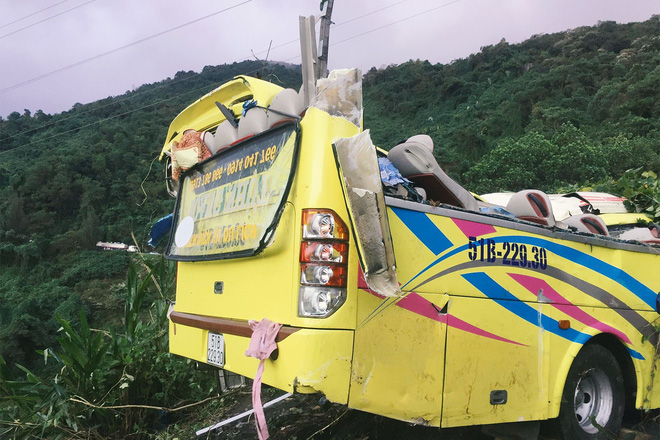 Người cứu 10 nạn nhân vụ xe khách lao xuống đèo Hải Vân: Nhiều em mắc kẹt trong xe gào khóc, kêu cứu thất thanh