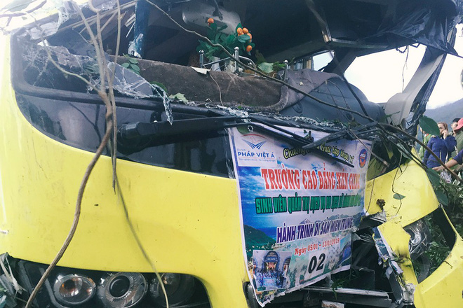 Người cứu 10 nạn nhân vụ xe khách lao xuống đèo Hải Vân: Nhiều em mắc kẹt trong xe gào khóc, kêu cứu thất thanh