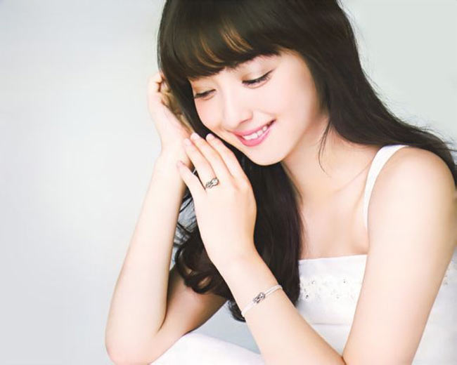 Bất ngờ với nhan sắc cô gái đứng đầu bảng Đẹp tự nhiên nhất Nhật Bản