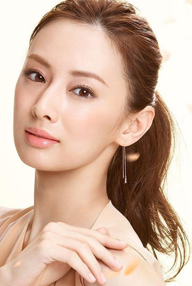Bất ngờ với nhan sắc cô gái đứng đầu bảng Đẹp tự nhiên nhất Nhật Bản