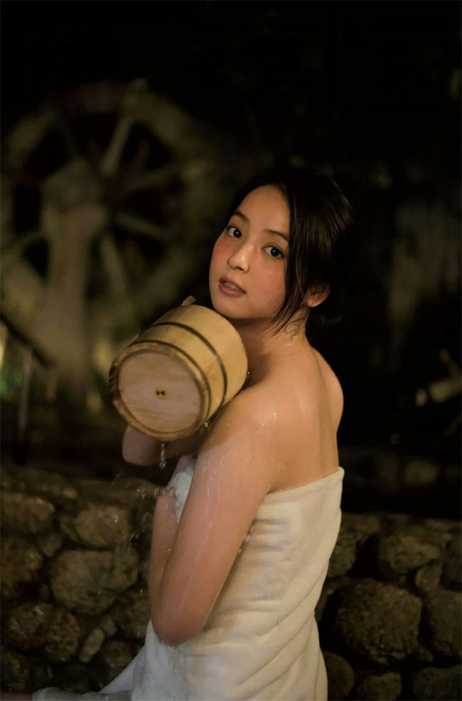 Bất ngờ với nhan sắc cô gái đứng đầu bảng Đẹp tự nhiên nhất Nhật Bản