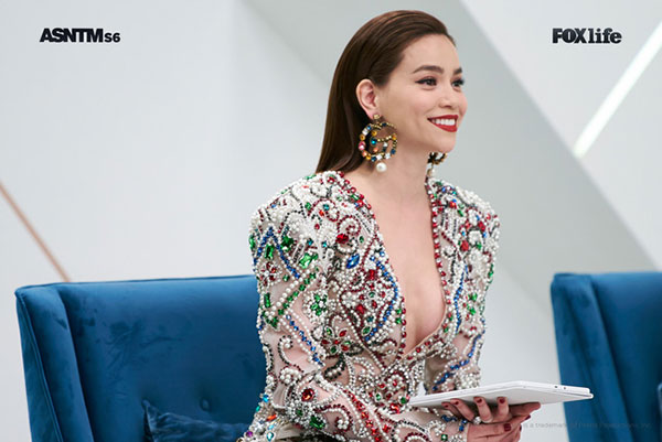 Bà hoàng Hermes Jamie Chua diện đầm đính ngọc của NTK Lý Quí Khánh, nhưng người được gọi tên nhiều nhất lại là Hà Hồ