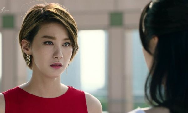 Chồng không bao giờ đưa vợ đi du lịch cùng công ty, phát hiện ra sự thật vợ cao tay làm việc này.