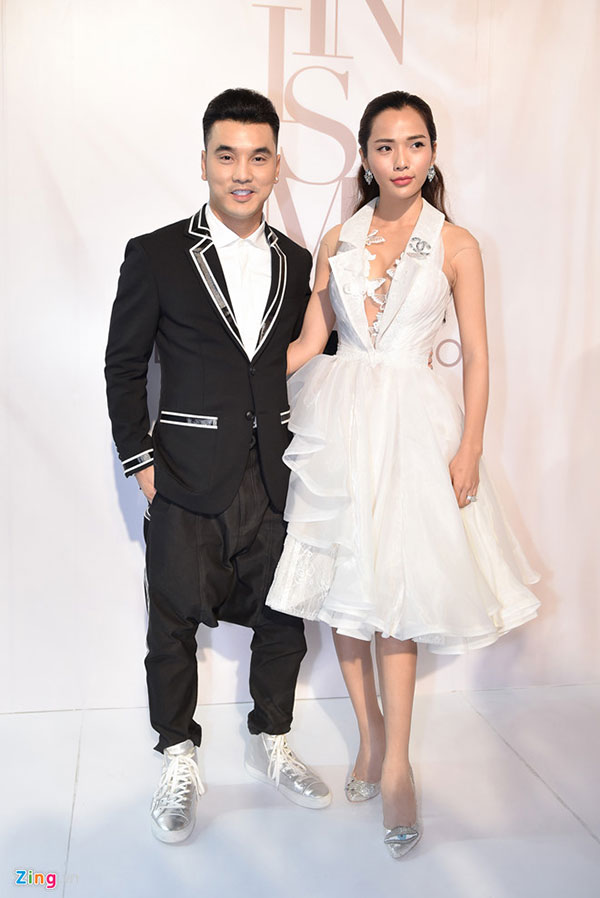 Dàn người đẹp Việt chọn trang phục cầu kỳ tới dự show thời trang