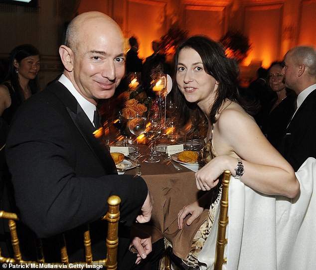 Chân dung người vợ tào khang của tỷ phú giàu nhất thế giới bị chồng phản bội, ly hôn sau 25 năm gắn bó